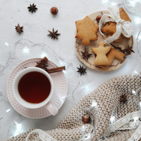 Les Thés de Noël : Une Tradition Festive et Réconfortante